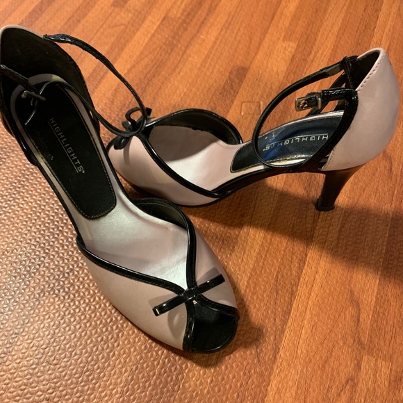 Pumps - Picture 1 of 4